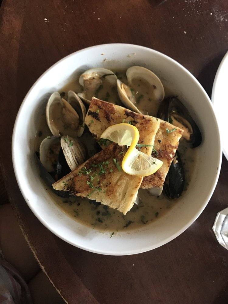 STEAMED MUSSELS AND CLAMS (GF)