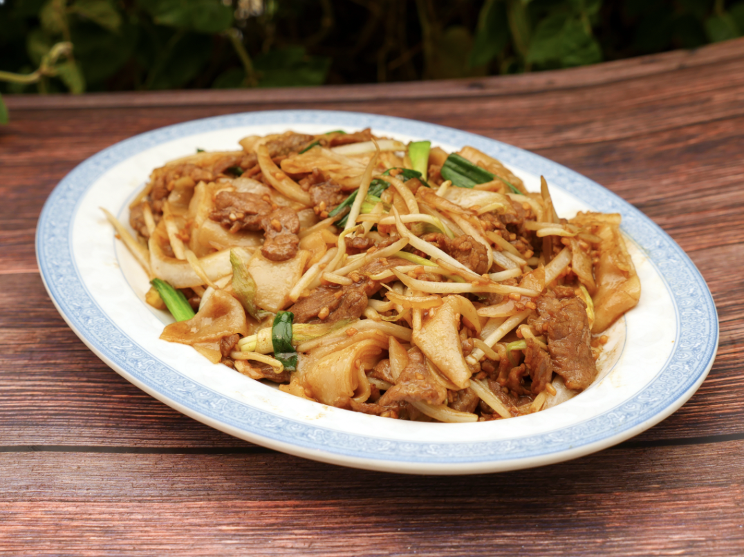 X7. Beef Chow Fun or Chow Mein