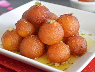 GULAB JAMUN (BROWN BALLS MADE WITH WHITE FLOUR, MILK AND SWEET SYRUP, 2 PIECES)