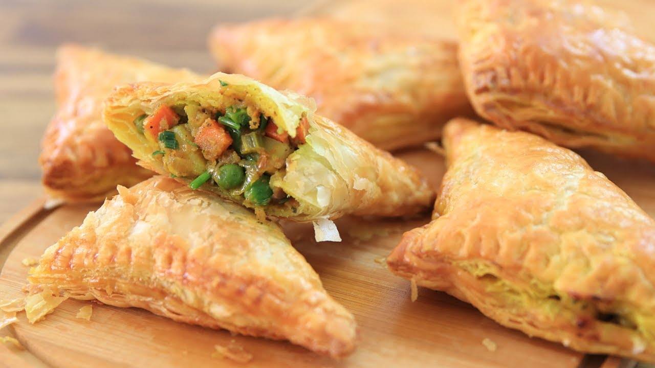 A16. Vegetables Curry Puff