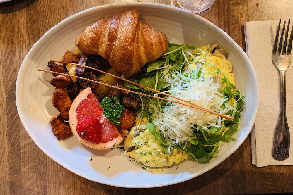 Mushroom Omelet with Hollandaise
