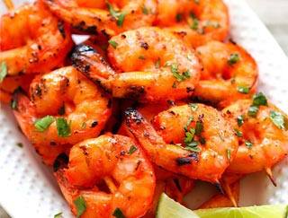 TANDOORI SHRIMP PIECES OF SHRIMPS COOKED IN SKEWERS THALI DINNER