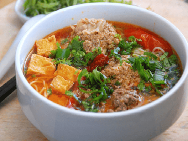 29 Crab, Pork & Shrimp Noodle Soup - Bún Riêu