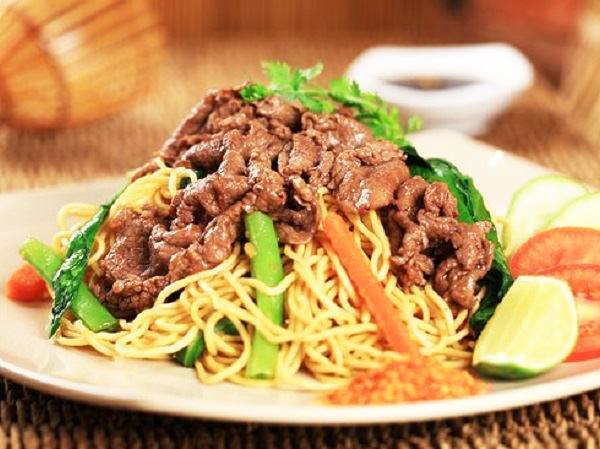 X7 Beef Chow Fun or Chow Mein - Hủ Tiếu hoặc Mì Xào Bò