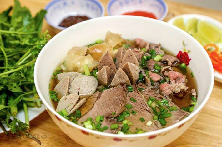 1. Pho with Rare Steak, Well-done Flank, Fat Brisket, Tendon & Tripe - Tái, Nạm, Gầu, Gân, Sách